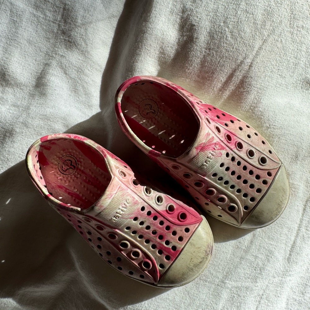 Native Kids Pink and White Slip-On Sandals